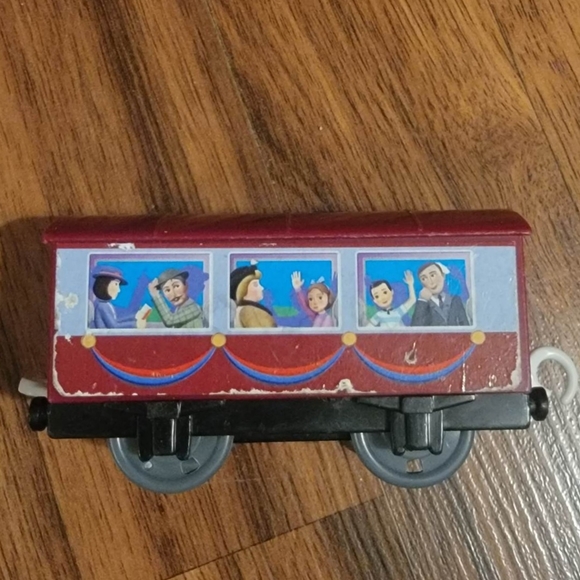 Thomas & Friends Trackmaster Caitlin with 2 Cars - Picture 8 of 8